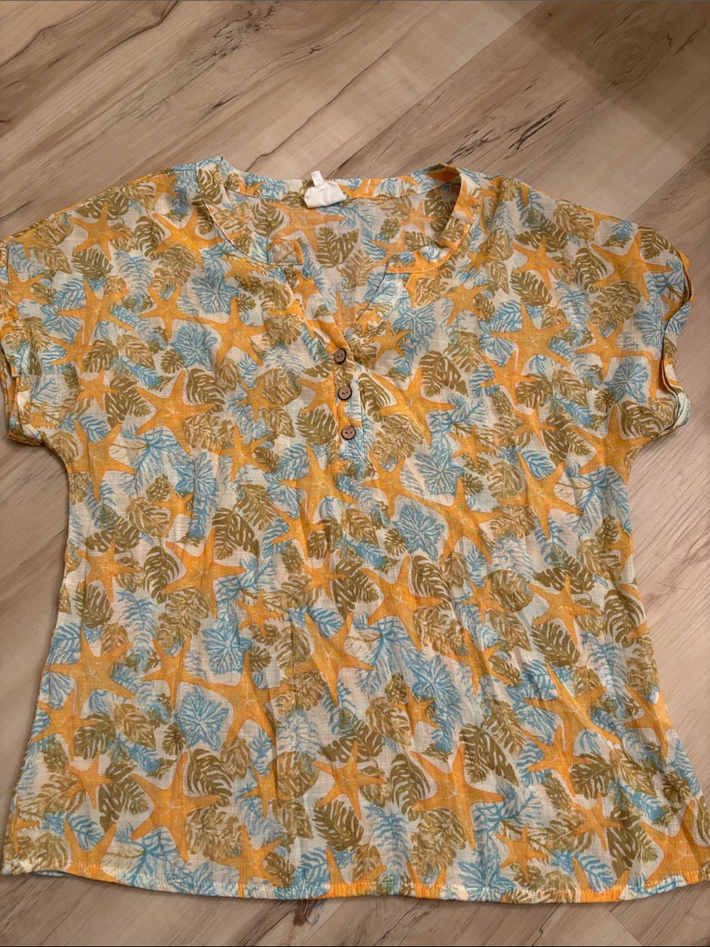Late August Starfish Tropical Print Short Sleeve Henley Top Size Medium vacation